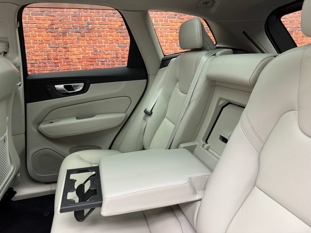 Used 2024 Volvo XC60 B5 Plus w/ Protection Package Premier AWD/4WD image 11