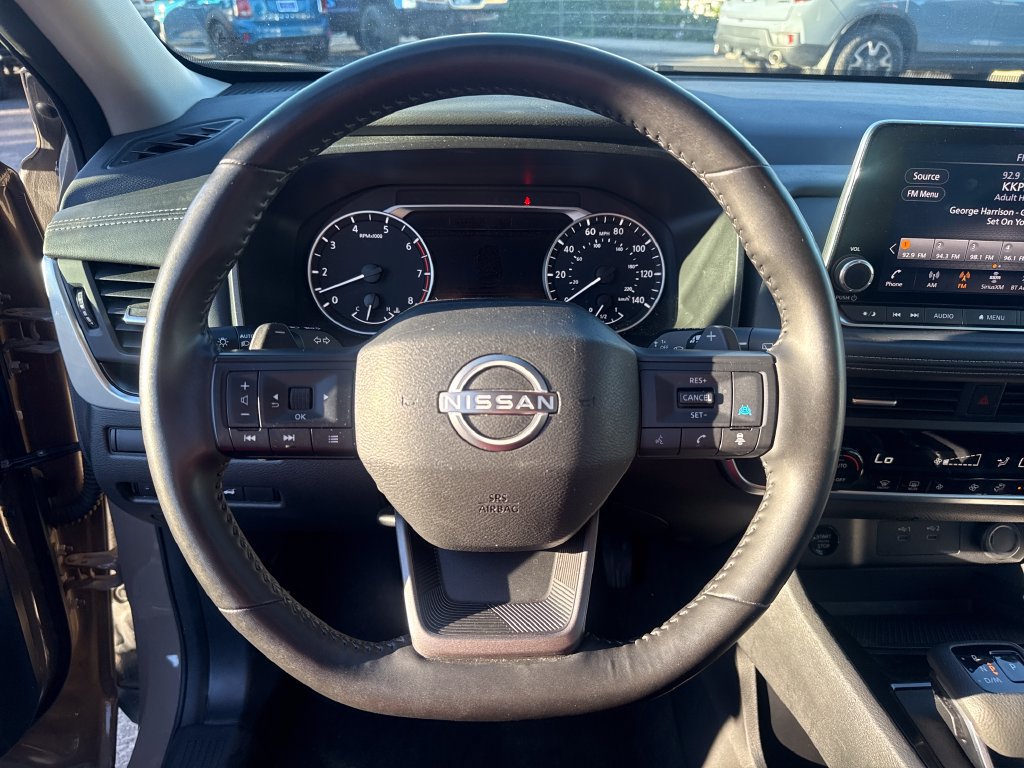 Used 2025 Nissan Rogue SV AWD/4WD image 14