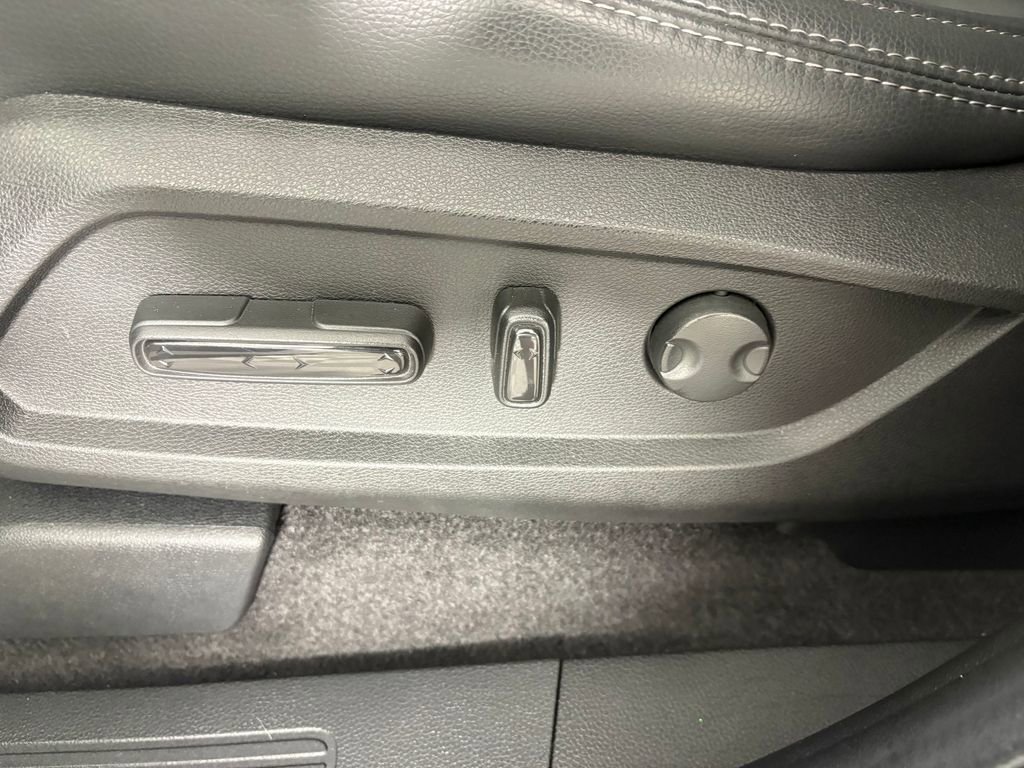 Used 2024 Honda Pilot Touring image 15