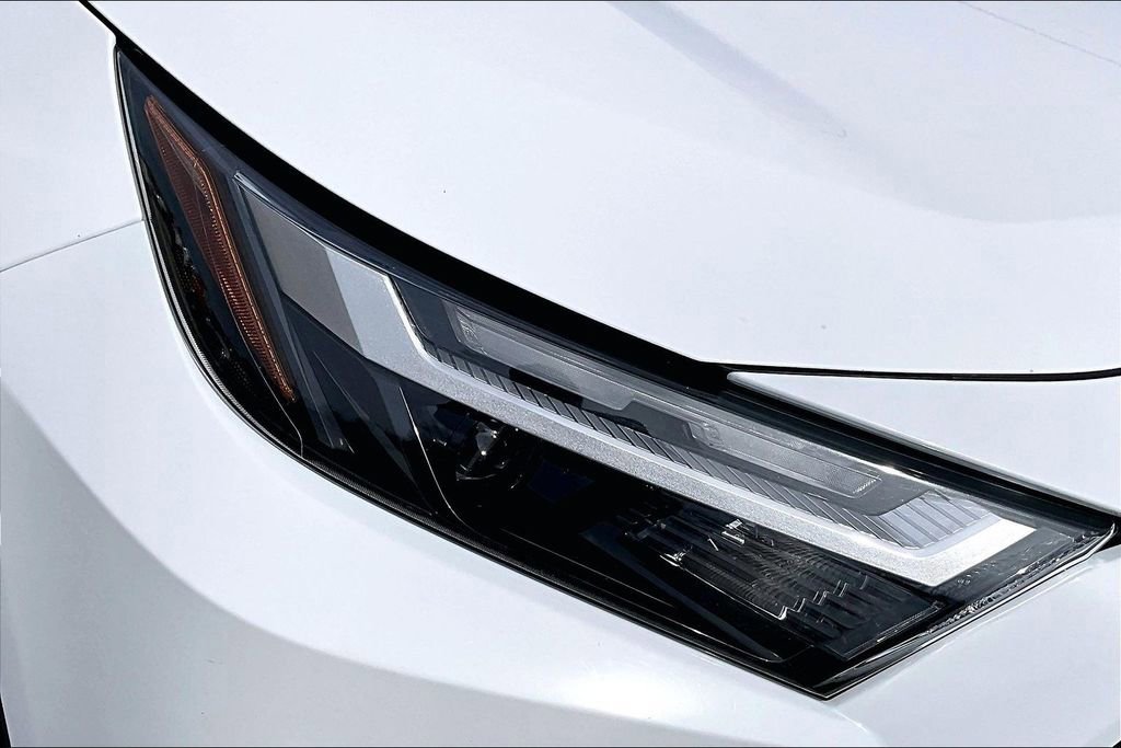 Used 2024 Toyota RAV4 LE image 29