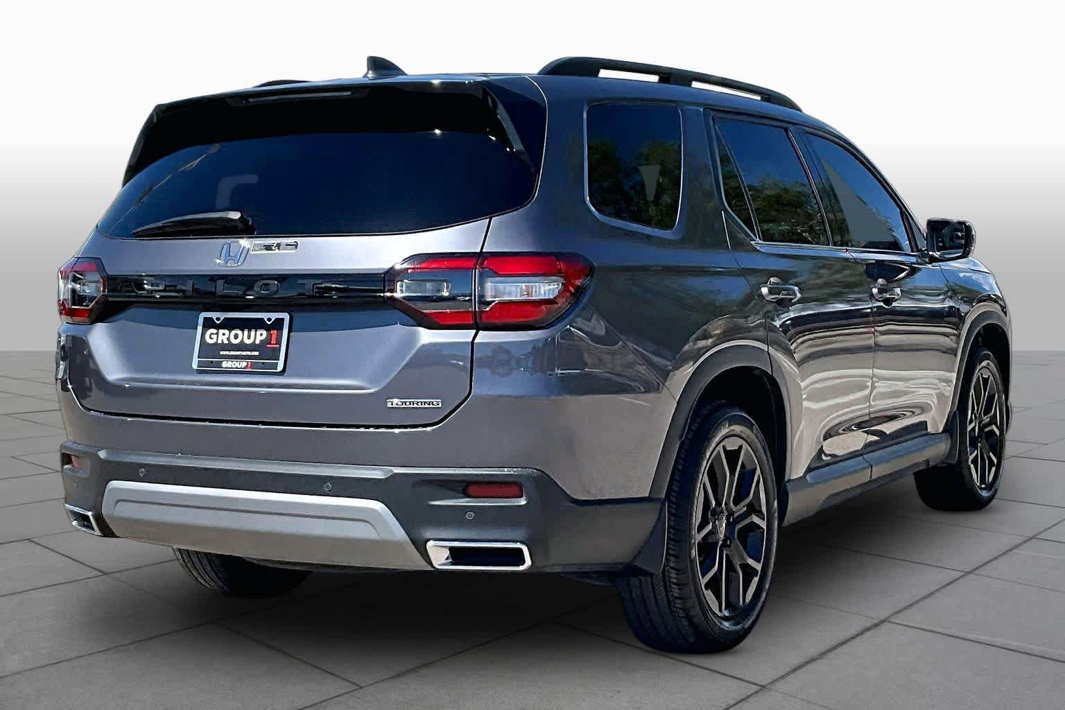 Used 2025 Honda Pilot Touring image 13
