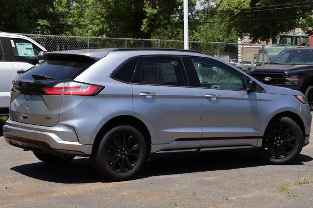 Certified 2022 Ford Edge SE w/ Black Appearance Package AWD/4WD image 3