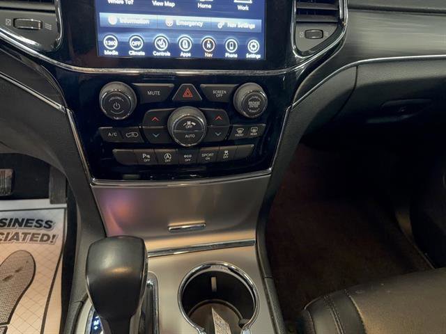 Used 2022 Jeep Grand Cherokee Limited w/ Trailer Tow Group IV image 5