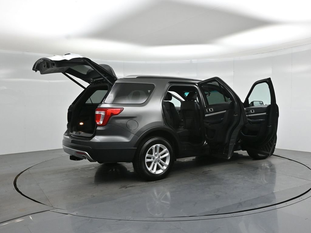 Certified 2017 Ford Explorer XLT w/ Equipment Group 202A image 6