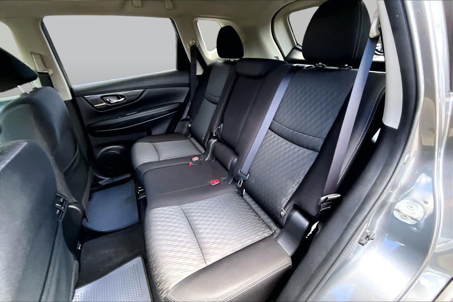Used 2020 Nissan Rogue SV FWD image 21