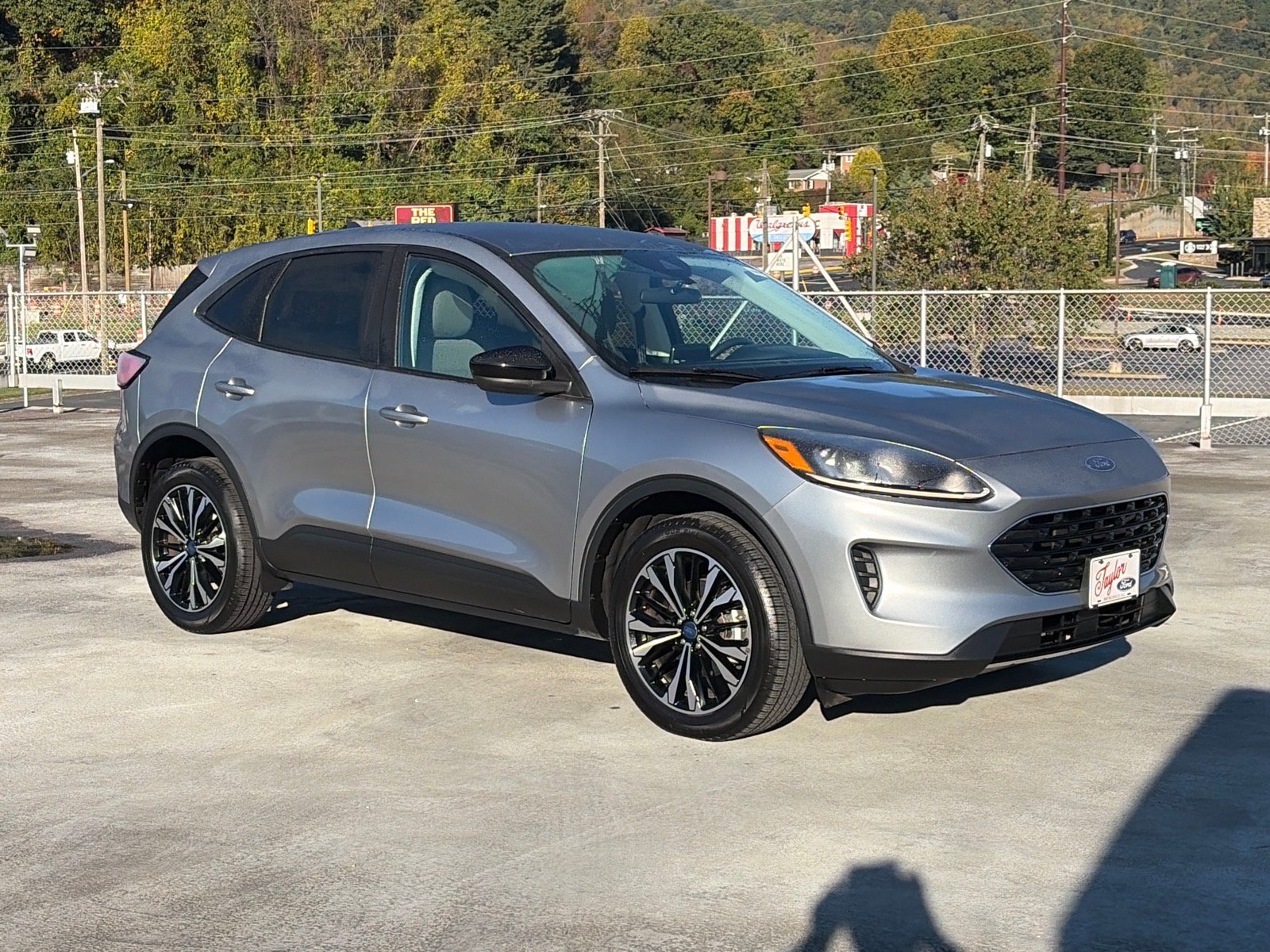 Certified 2022 Ford Escape SE w/ SE Sport Appearance Package AWD/4WD image 1