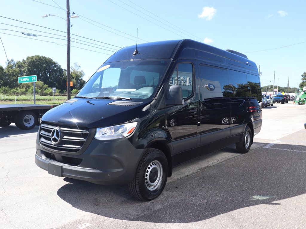 Used 2025 Mercedes-Benz Sprinter 2500 image 3