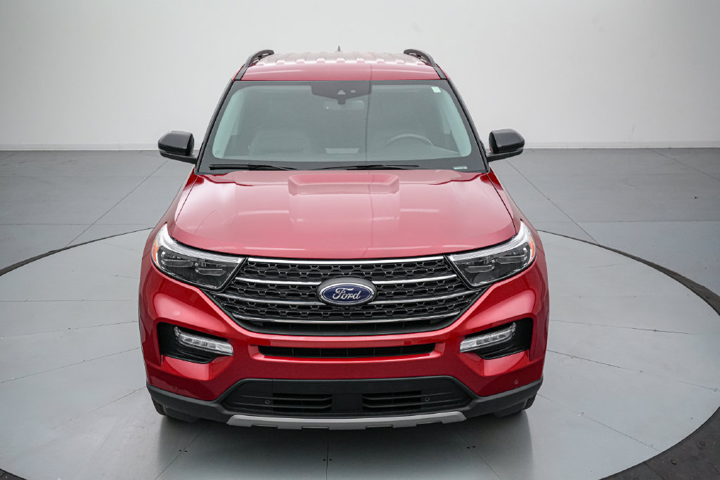 Certified 2024 Ford Explorer XLT w/ Equipment Group 202A AWD/4WD image 9