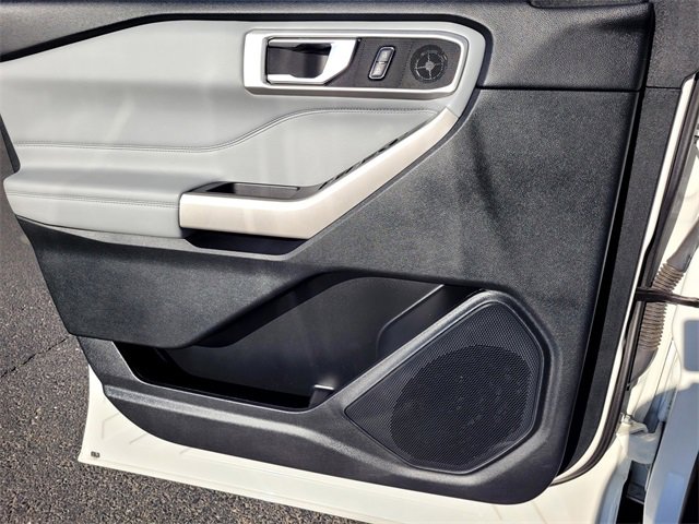 Certified 2022 Ford Explorer XLT w/ Equipment Group 202A image 15