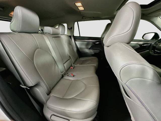 Used 2021 Toyota Highlander Limited FWD image 34