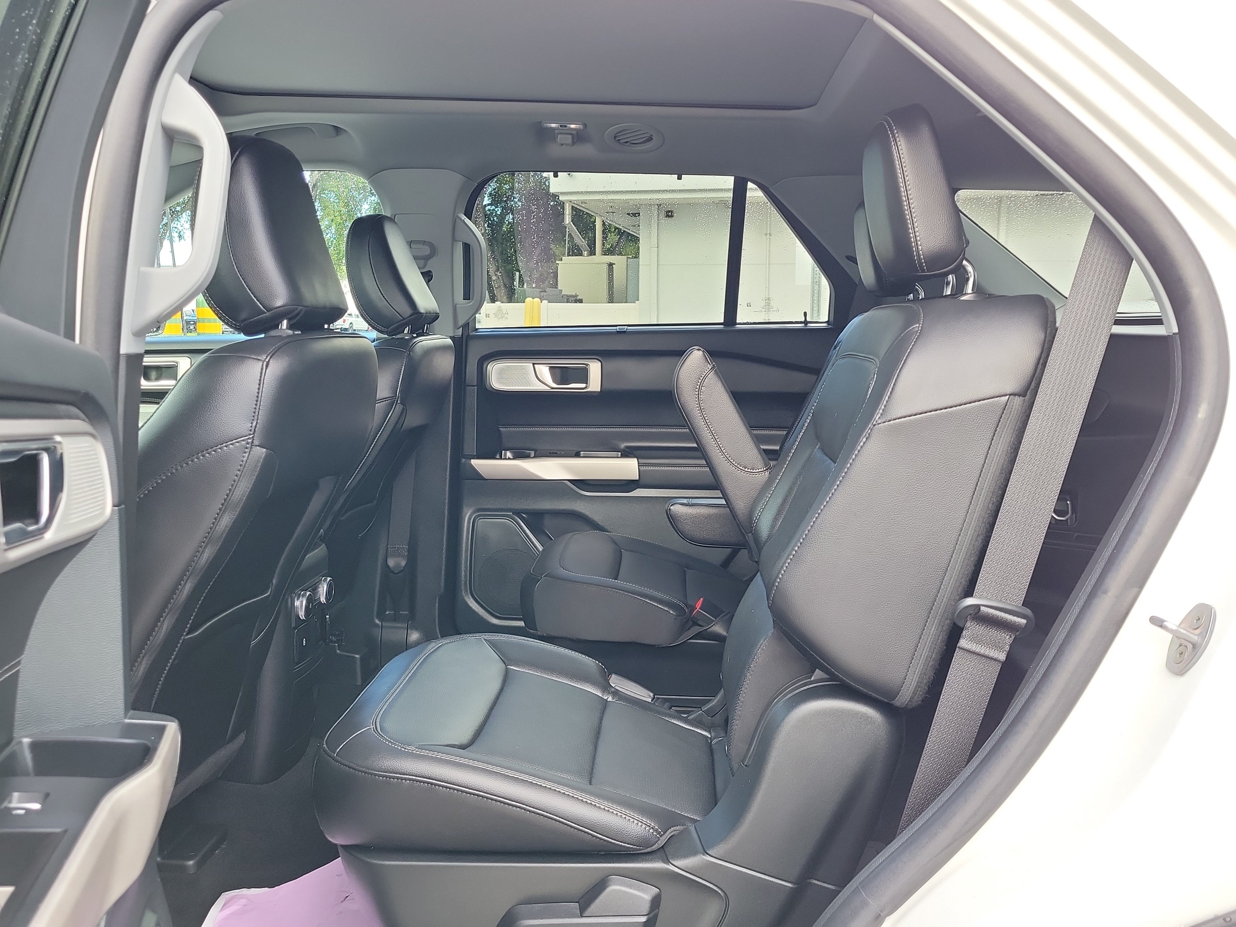 Certified 2024 Ford Explorer Limited w/ Limited Technology Package AWD/4WD image 13