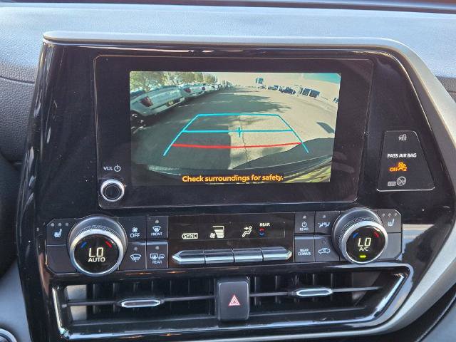 Used 2024 Toyota Highlander XLE AWD/4WD image 19