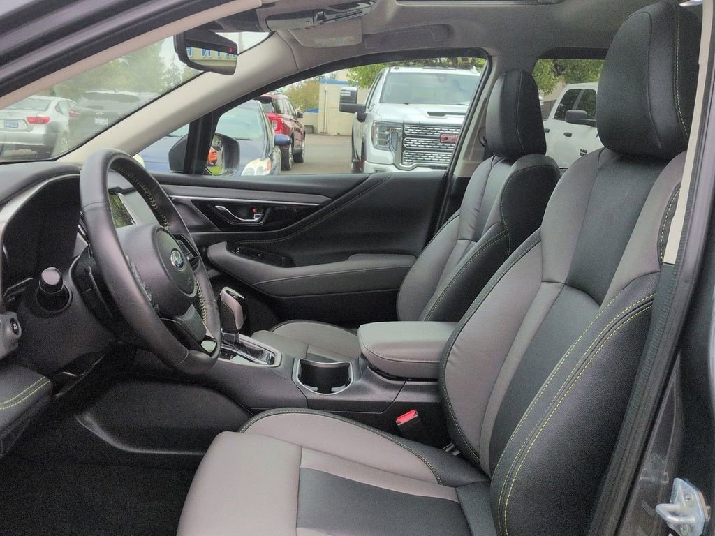 Used 2025 Subaru Outback Onyx Edition AWD/4WD image 13