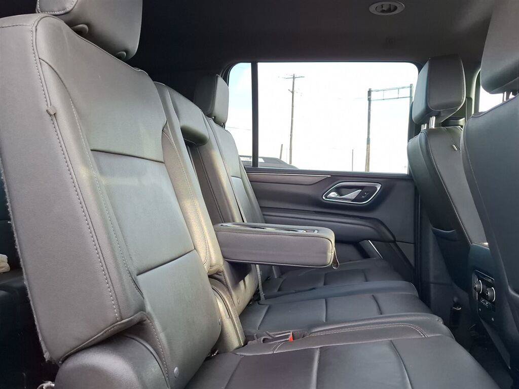 Used 2024 Chevrolet Suburban LT AWD/4WD image 35