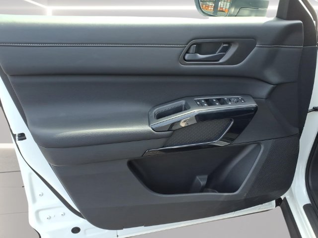 Used 2025 Nissan Pathfinder SV AWD/4WD image 8
