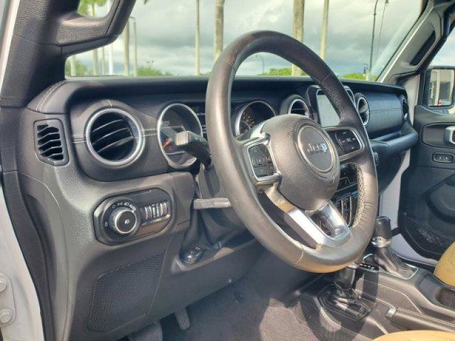 Used 2018 Jeep Wrangler Unlimited Sahara image 9