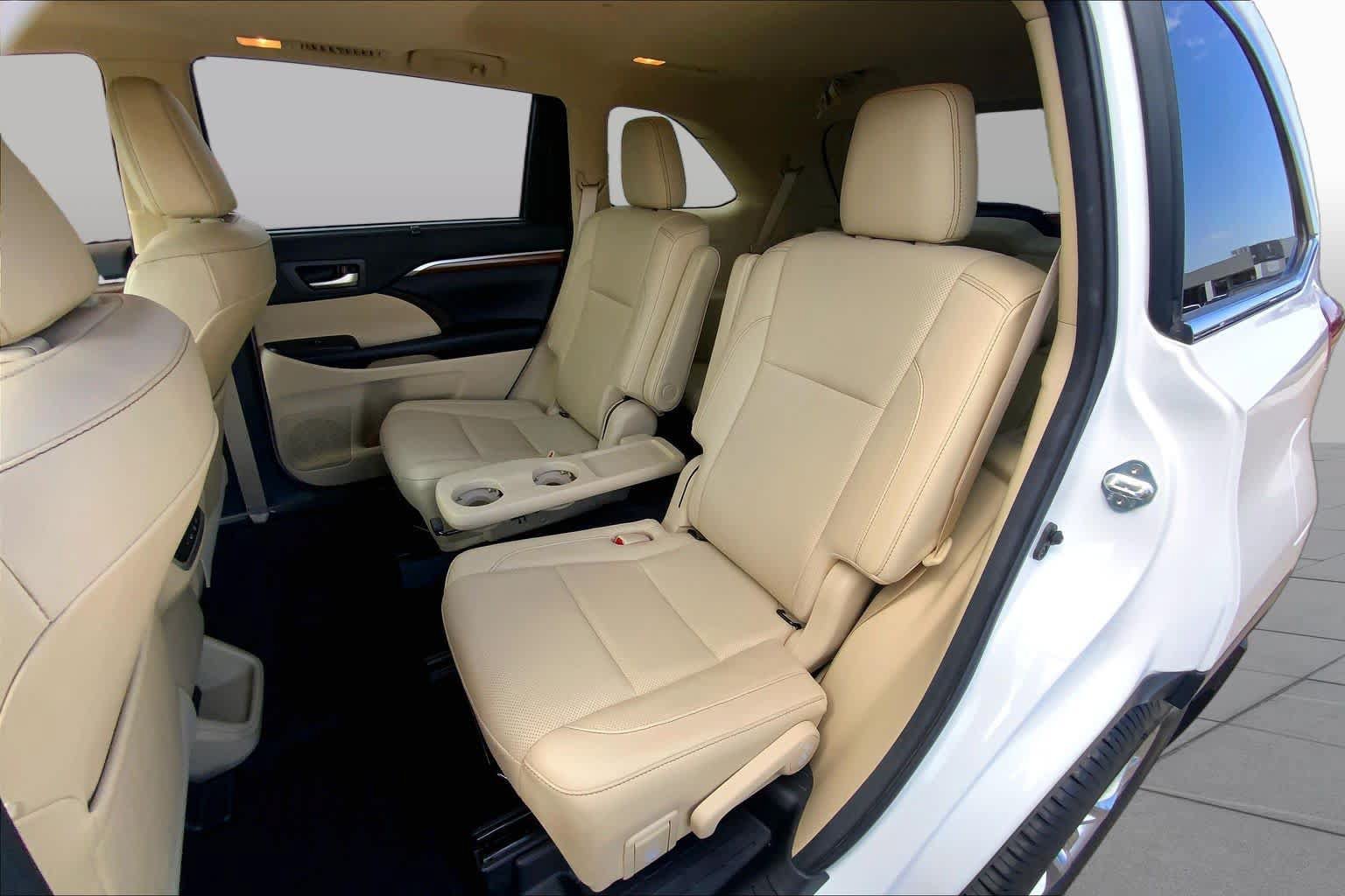 Used 2018 Toyota Highlander Limited w/ Carpet Mat Package (TMS) AWD/4WD image 21