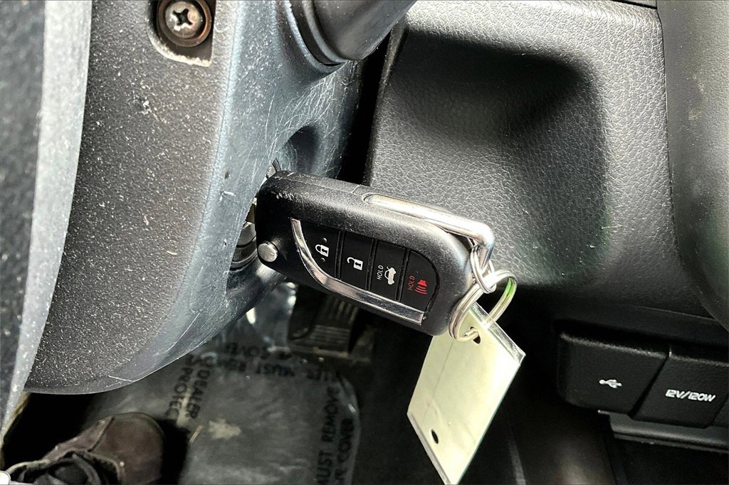 Used 2024 Toyota Camry SE image 12