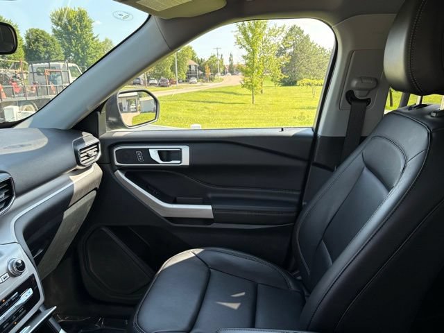 Certified 2024 Ford Explorer XLT w/ Equipment Group 202A AWD/4WD image 12