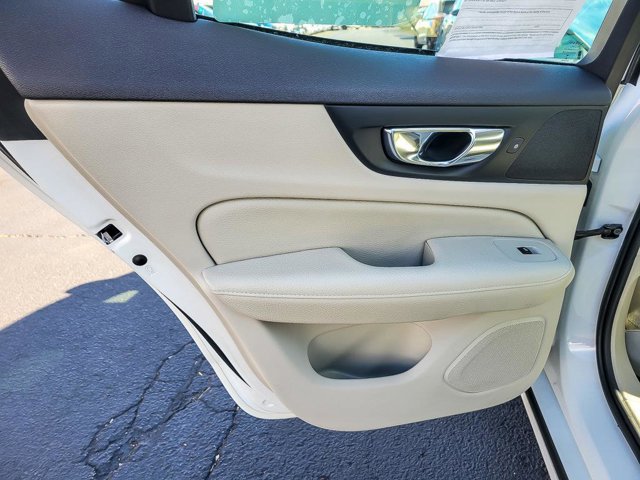 Used 2021 Volvo S60 T5 Momentum image 24