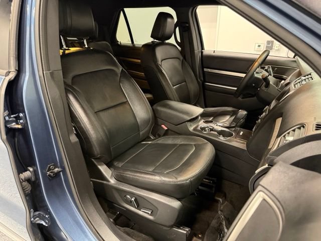 Certified 2018 Ford Explorer XLT w/ Equipment Group 202A FWD image 40