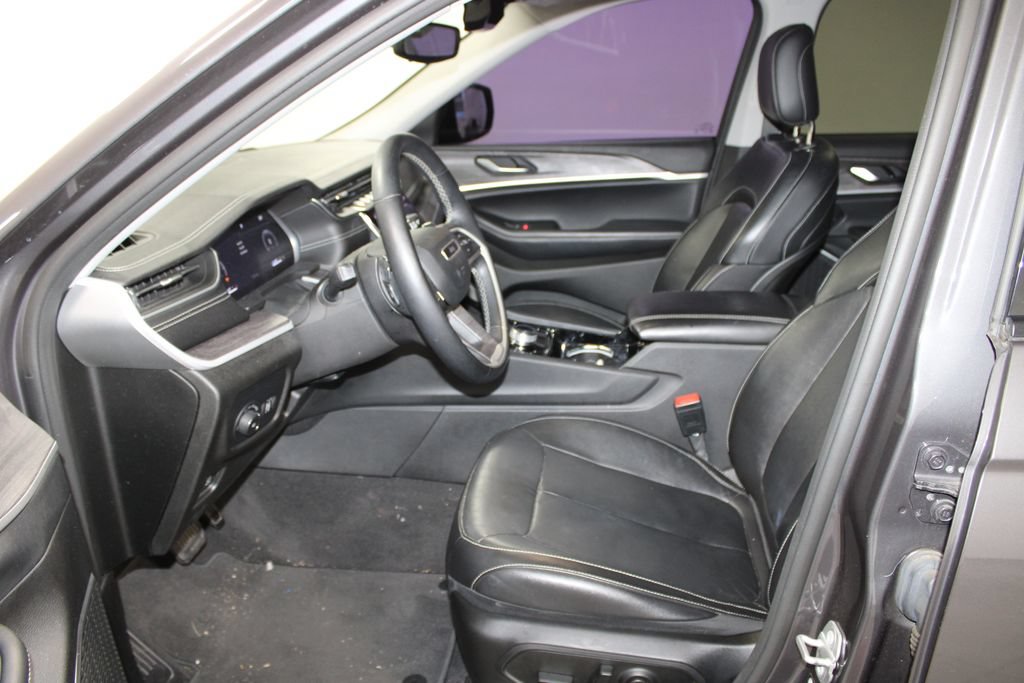 Used 2022 Jeep Grand Cherokee Limited AWD/4WD image 17