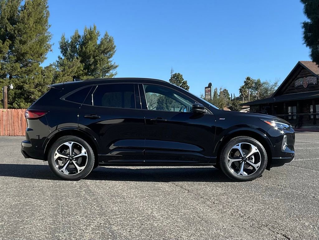 Certified 2024 Ford Escape ST-Line Elite w/ Premium Technology Package image 16