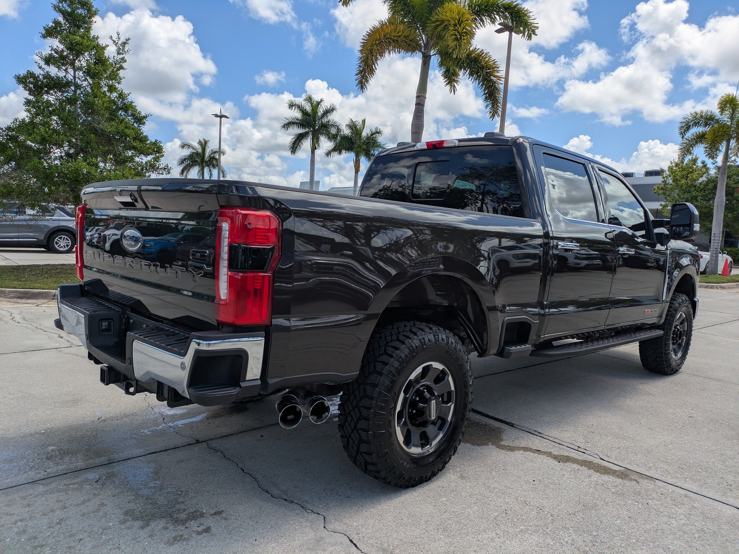Certified 2024 Ford F250 Lariat w/ Tremor Off-Road Package AWD/4WD image 4