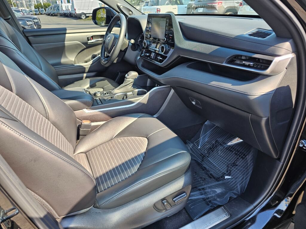 Used 2022 Toyota Highlander XSE AWD/4WD image 12