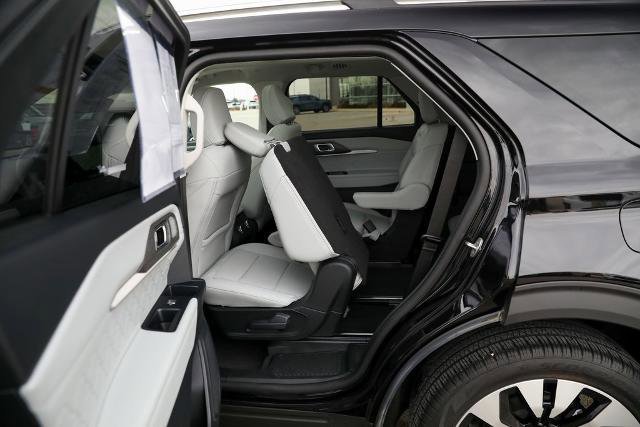 Certified 2025 Ford Explorer Platinum w/ LUX Leather Package image 36