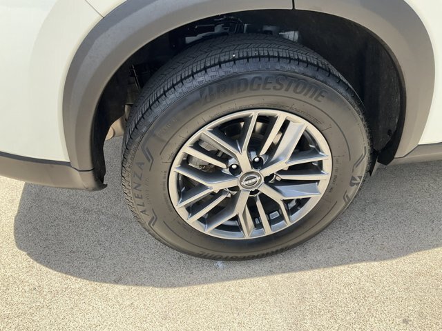 Used 2024 Nissan Rogue S FWD image 16