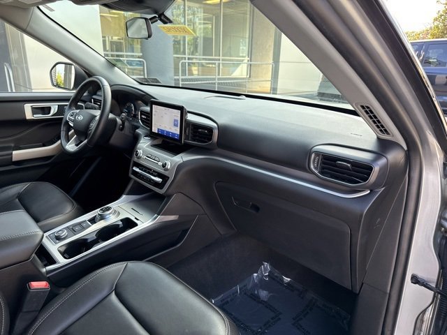 Certified 2022 Ford Explorer XLT w/ Equipment Group 202A image 30