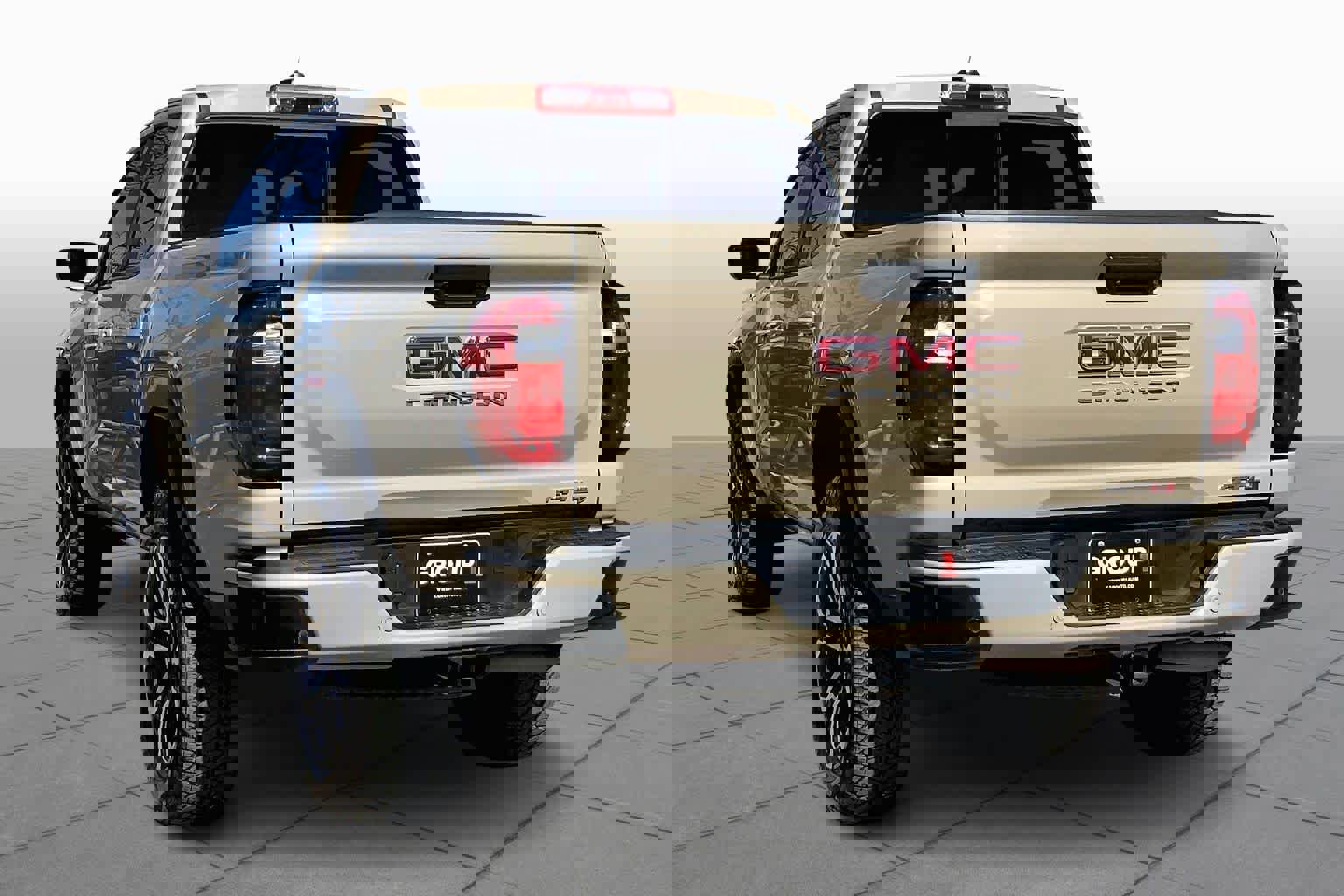 Used 2024 GMC Canyon AT4 w/ Technology Package image 4