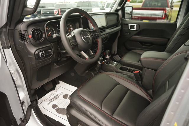 Used 2024 Jeep Wrangler Unlimited Rubicon w/ Technology Group AWD/4WD image 8