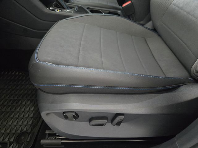 Used 2024 Volkswagen Taos SE FWD image 25