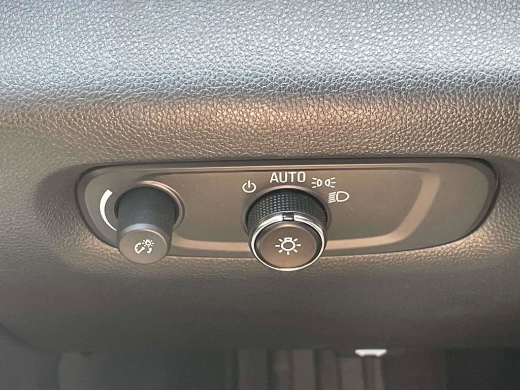 Used 2023 Chevrolet Traverse LT image 27