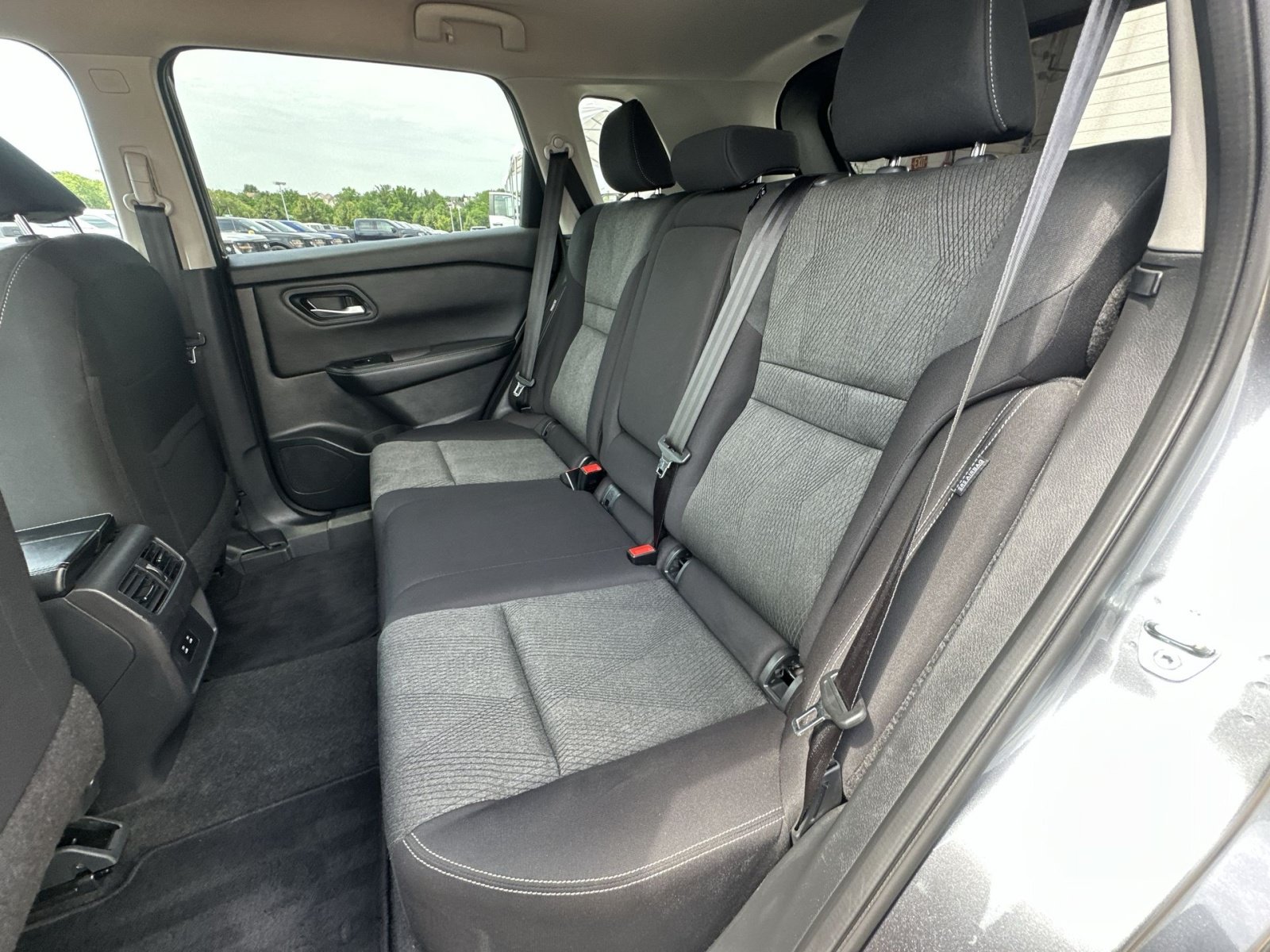 Used 2024 Nissan Rogue SV AWD/4WD image 31