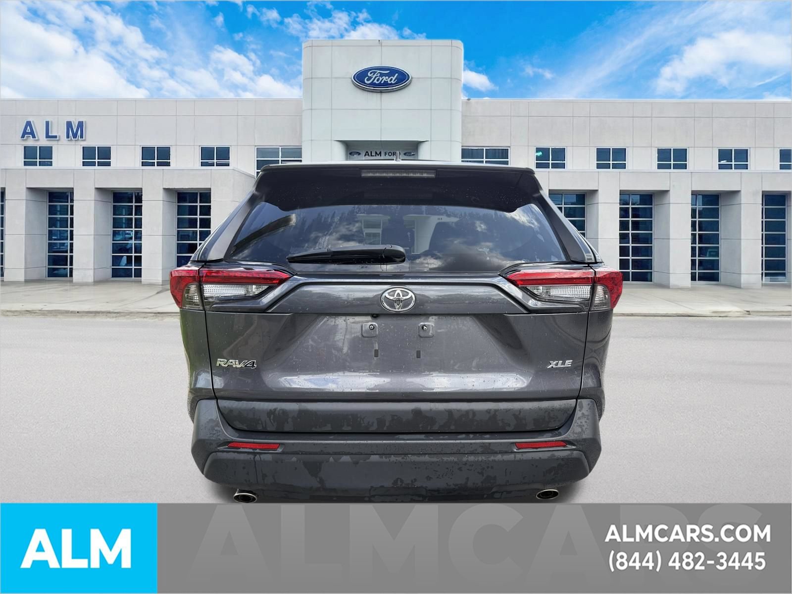 Used 2024 Toyota RAV4 XLE Premium FWD image 9
