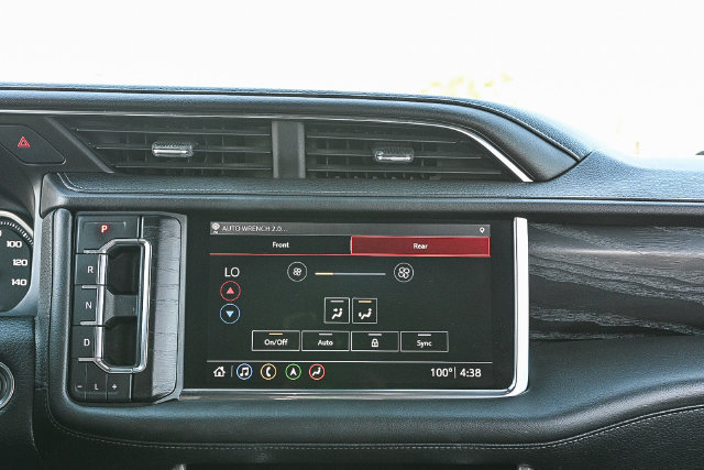 Used 2021 GMC Yukon Denali w/ Denali Premium Package RWD image 16