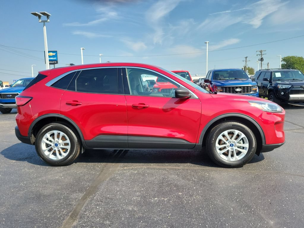 Certified 2022 Ford Escape SE w/ Cold Weather Package AWD/4WD image 3