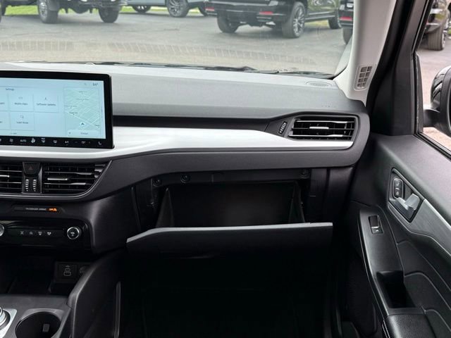Certified 2025 Ford Escape Platinum AWD/4WD image 29
