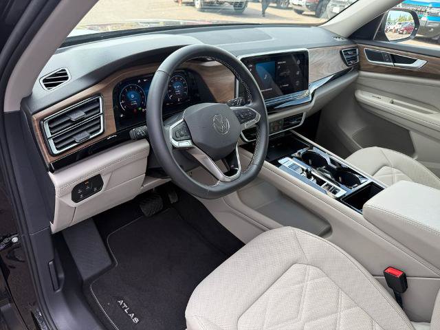 Used 2025 Volkswagen Atlas SE AWD/4WD image 26
