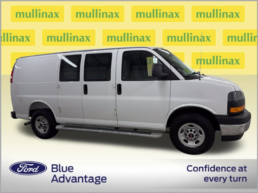 Used 2025 GMC Savana 2500 w/ Driver Convenience Package RWD image 2