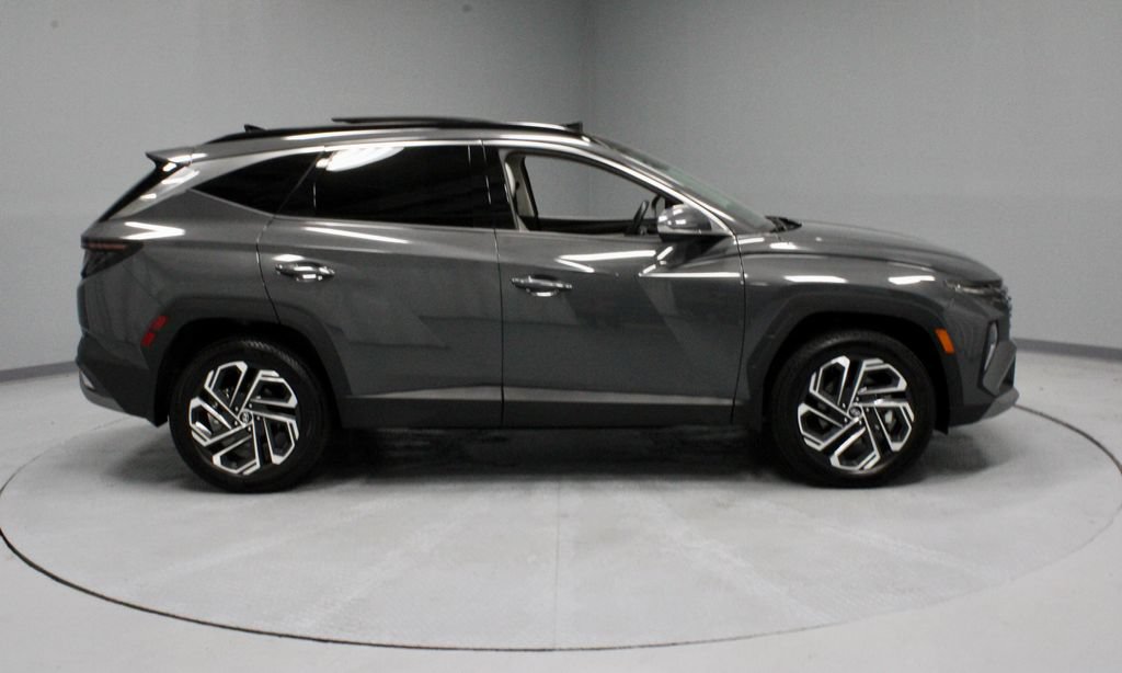 Used 2025 Hyundai Tucson Limited AWD/4WD image 12