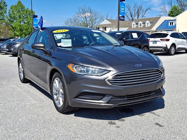 Certified 2017 Ford Fusion SE FWD image 2