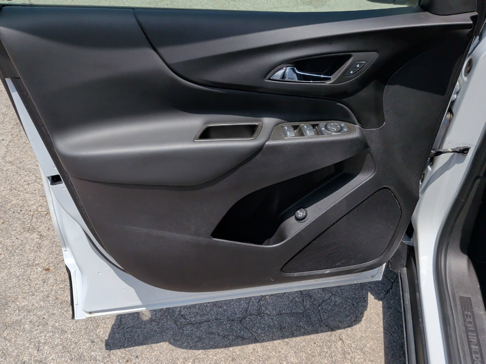 Used 2024 Chevrolet Equinox LT w/ LPO, Cargo Package AWD/4WD image 25