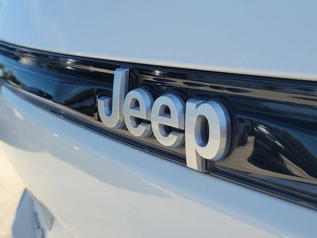 Used 2024 Jeep Grand Cherokee Overland AWD/4WD image 8