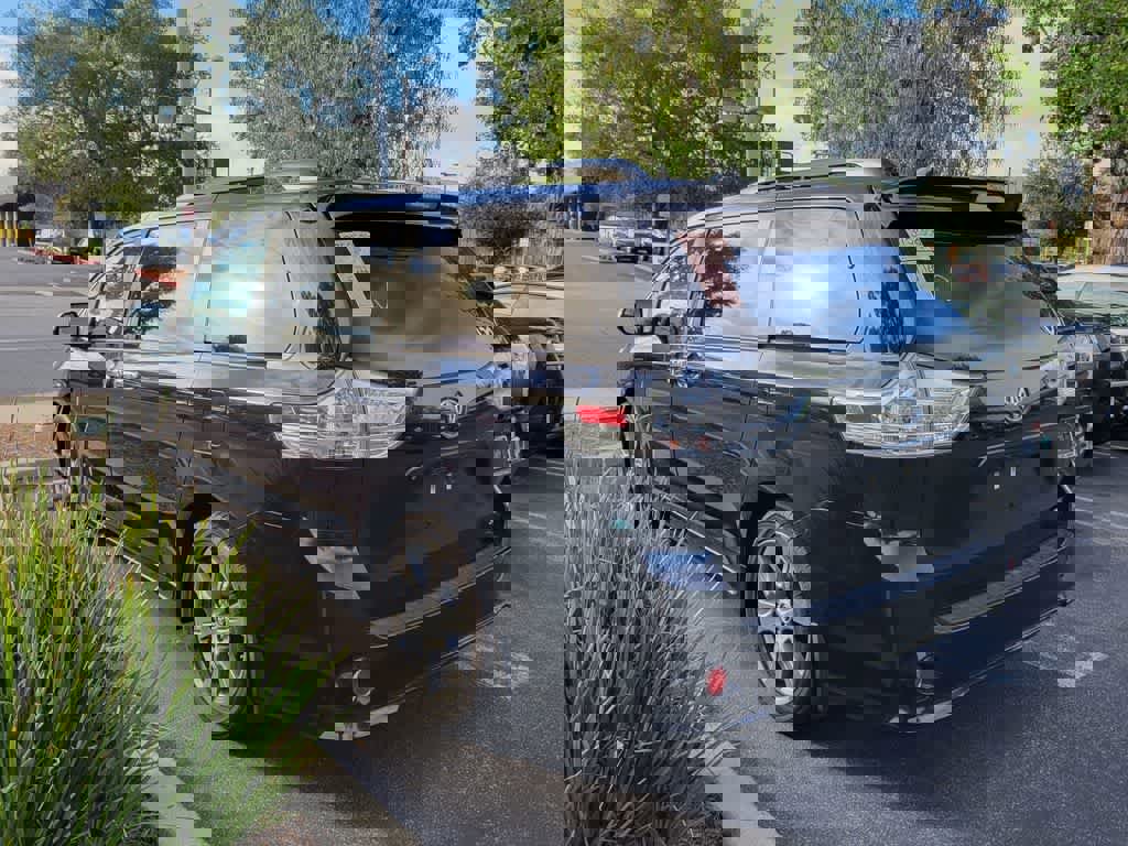 Used 2020 Toyota Sienna SE w/ Carpet Mat Package FWD image 4