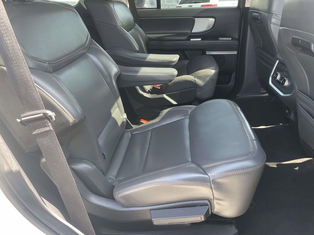 Certified 2025 Ford Expedition Active AWD/4WD image 25