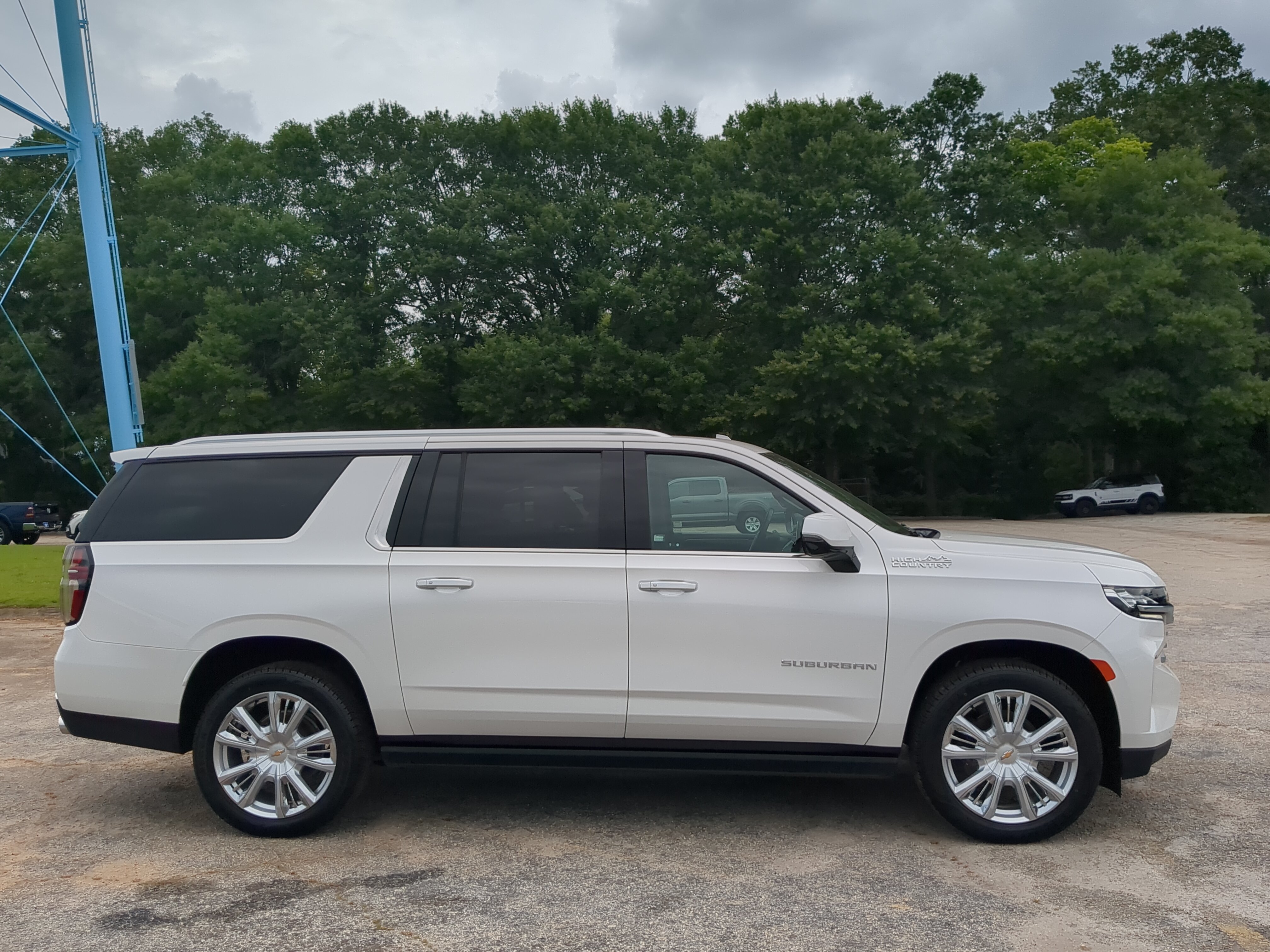 Used 2021 Chevrolet Suburban High Country w/ Premium Package RWD video 2